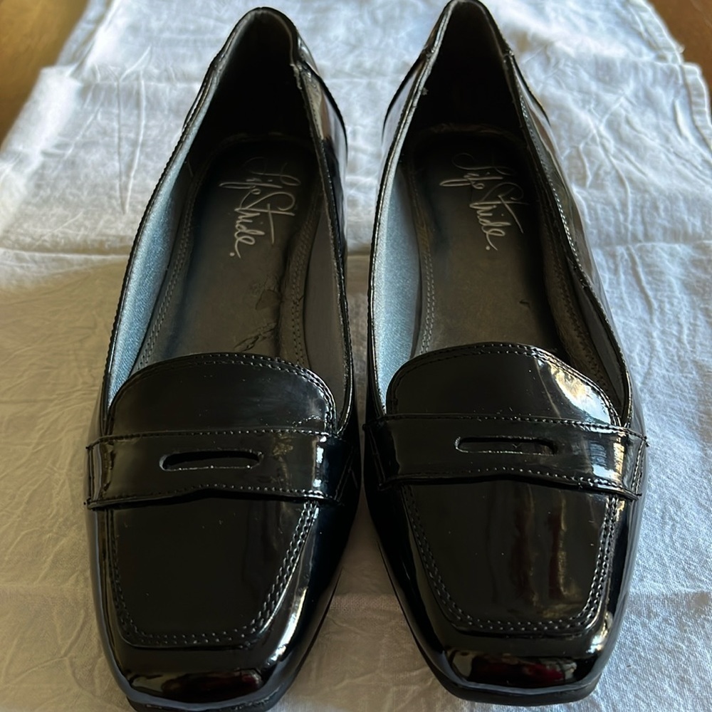 Life Stride Jensen patent leather 1 inch loafer heels. Size 7. Never worn.